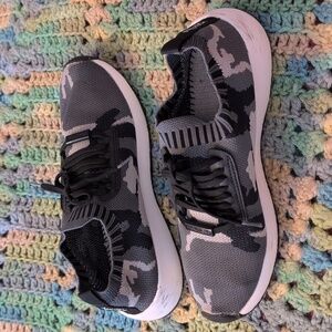 Nautica Women's Slide On Sneakers Size 7